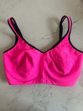 VS Sport Sports Bra